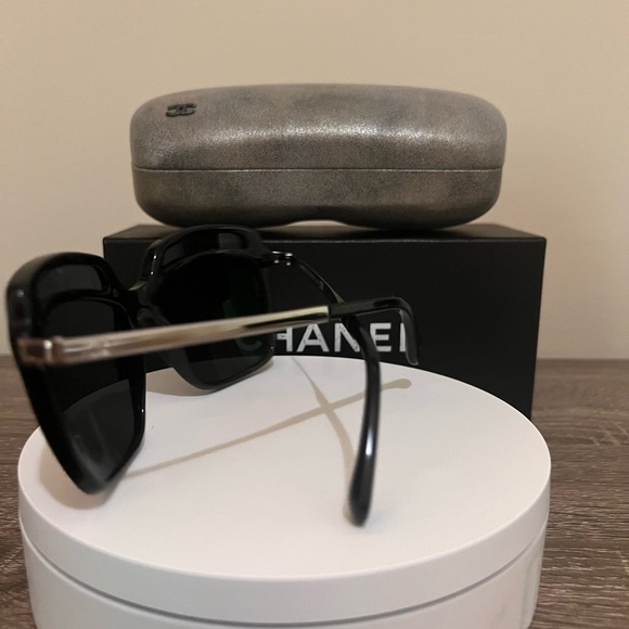 CHANEL 5378 NWOT Square Sunglasses with Grey/Blue Mirror lenses. main image 9